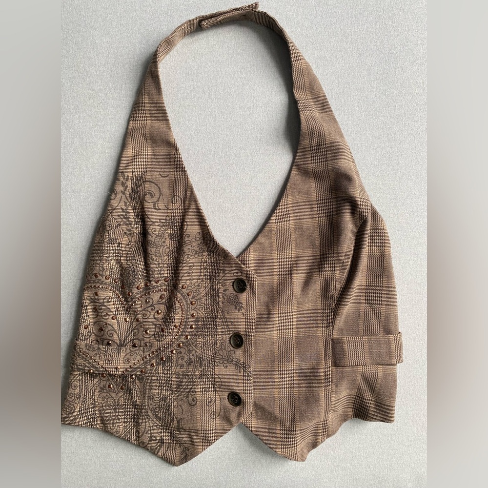 Thrifted Vest. No tag Great quality perfect for layering